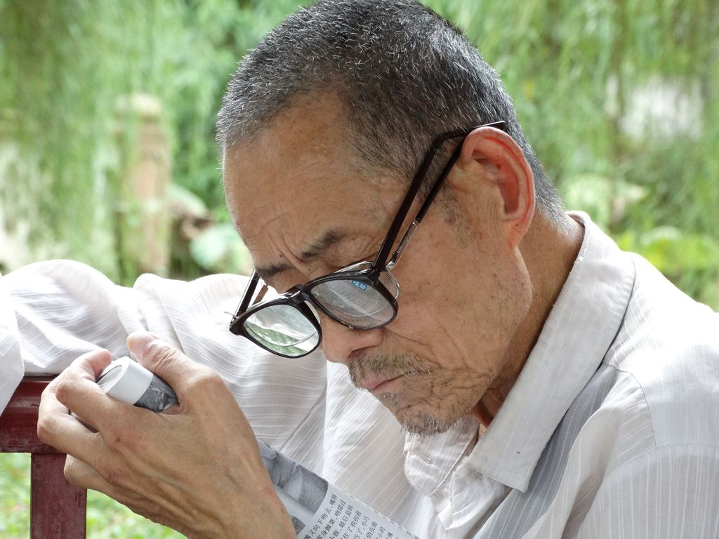 淘汰老花鏡，換戴多焦鏡，近視老花只需一副