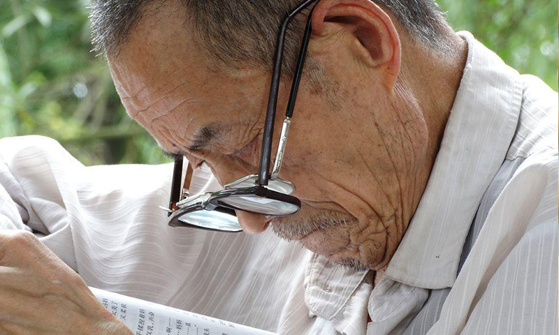 選配老花鏡掌握六個(gè)關(guān)鍵點(diǎn)，佩戴舒適不頭暈