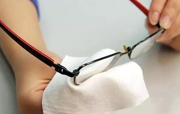 老花鏡防輻射眼鏡的作用、保養，你真的都懂嗎？