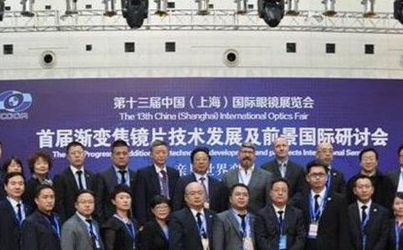 老花鏡技術(shù)革命，漸進(jìn)多焦鏡才是最佳解決方案