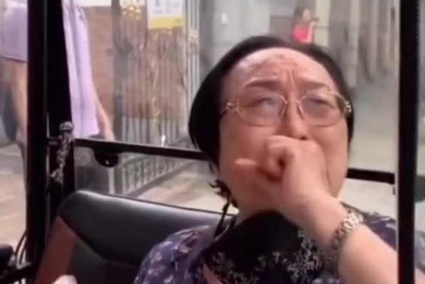 老花鏡不能隨意佩戴，按照年齡度數購買(mǎi)不準確