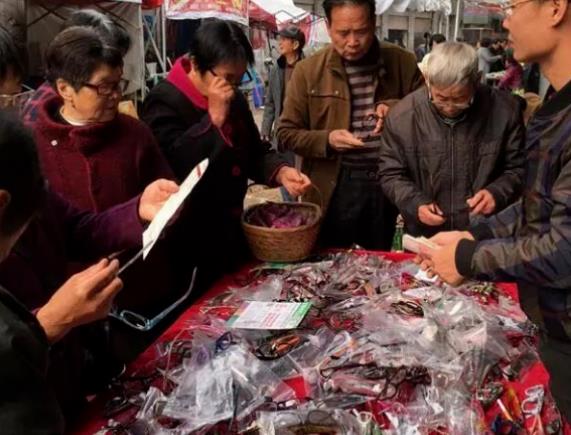 怎么佩戴老花鏡？驗光 品牌 質(zhì)量 保養一個(gè)都不能少